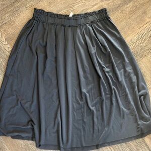 🎯3/$10 Three Dots Super Soft Grey Skirt EUC
